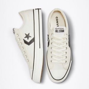 Converse men’s 7. Women’s 8.5.